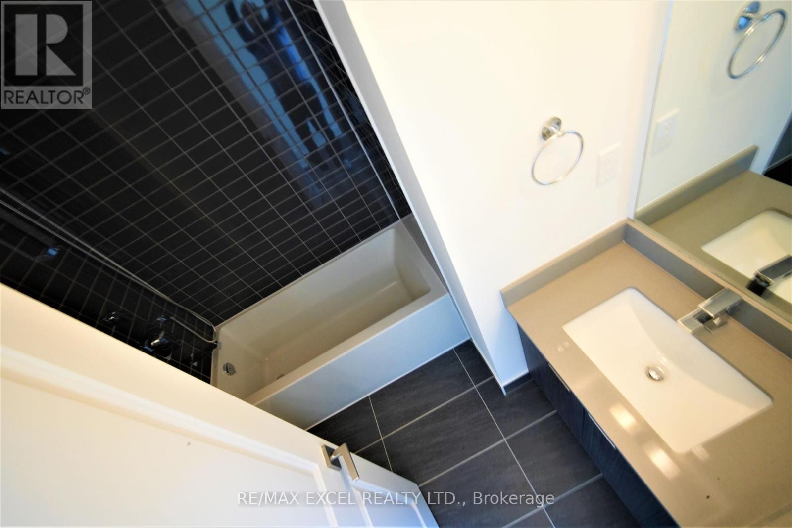 












2607 - 2908 HIGHWAY 7 ROAD

,
Vaughan (Concord),




Ontario
L4K1V5

