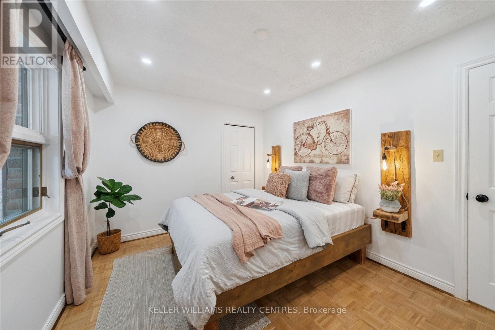 












25154 VALLEY VIEW DRIVE

,
Georgina (Sutton & Jackson's Point),




Ontario
L0E1R0


