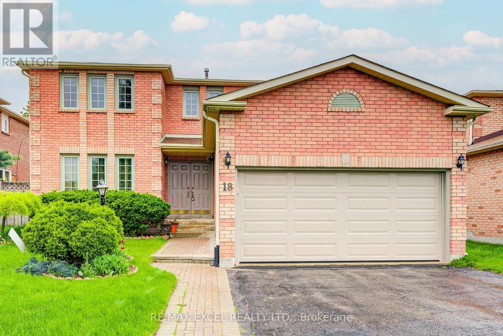 












18 TAMARA DRIVE

,
Richmond Hill (Devonsleigh),




Ontario
L4S1E7

