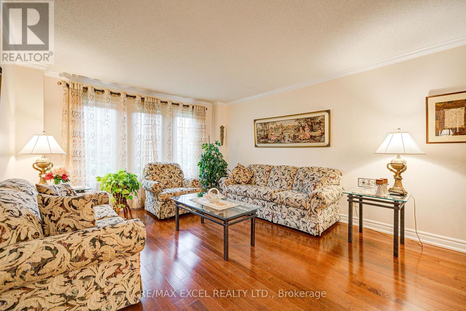 












18 TAMARA DRIVE

,
Richmond Hill (Devonsleigh),




Ontario
L4S1E7

