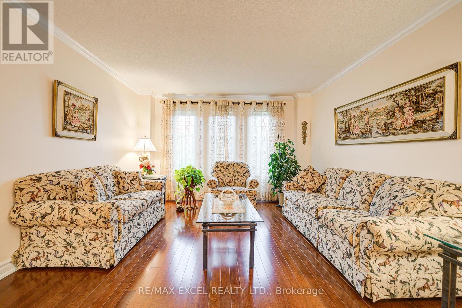 












18 TAMARA DRIVE

,
Richmond Hill (Devonsleigh),




Ontario
L4S1E7

