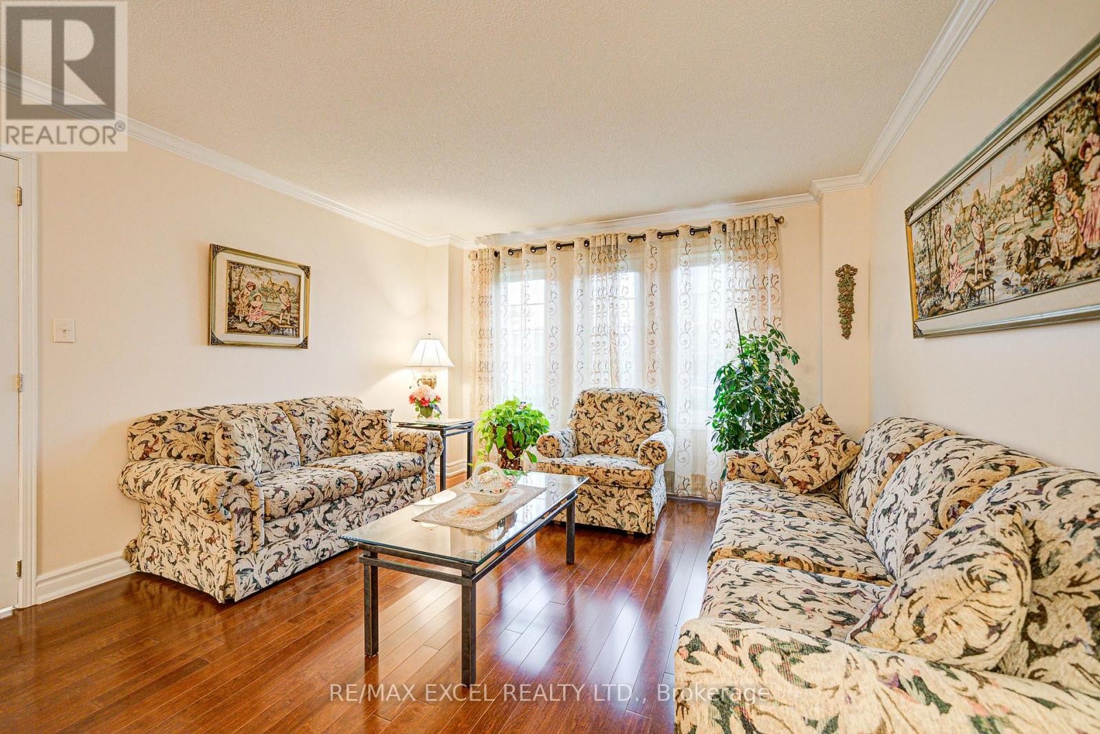 












18 TAMARA DRIVE

,
Richmond Hill (Devonsleigh),




Ontario
L4S1E7

