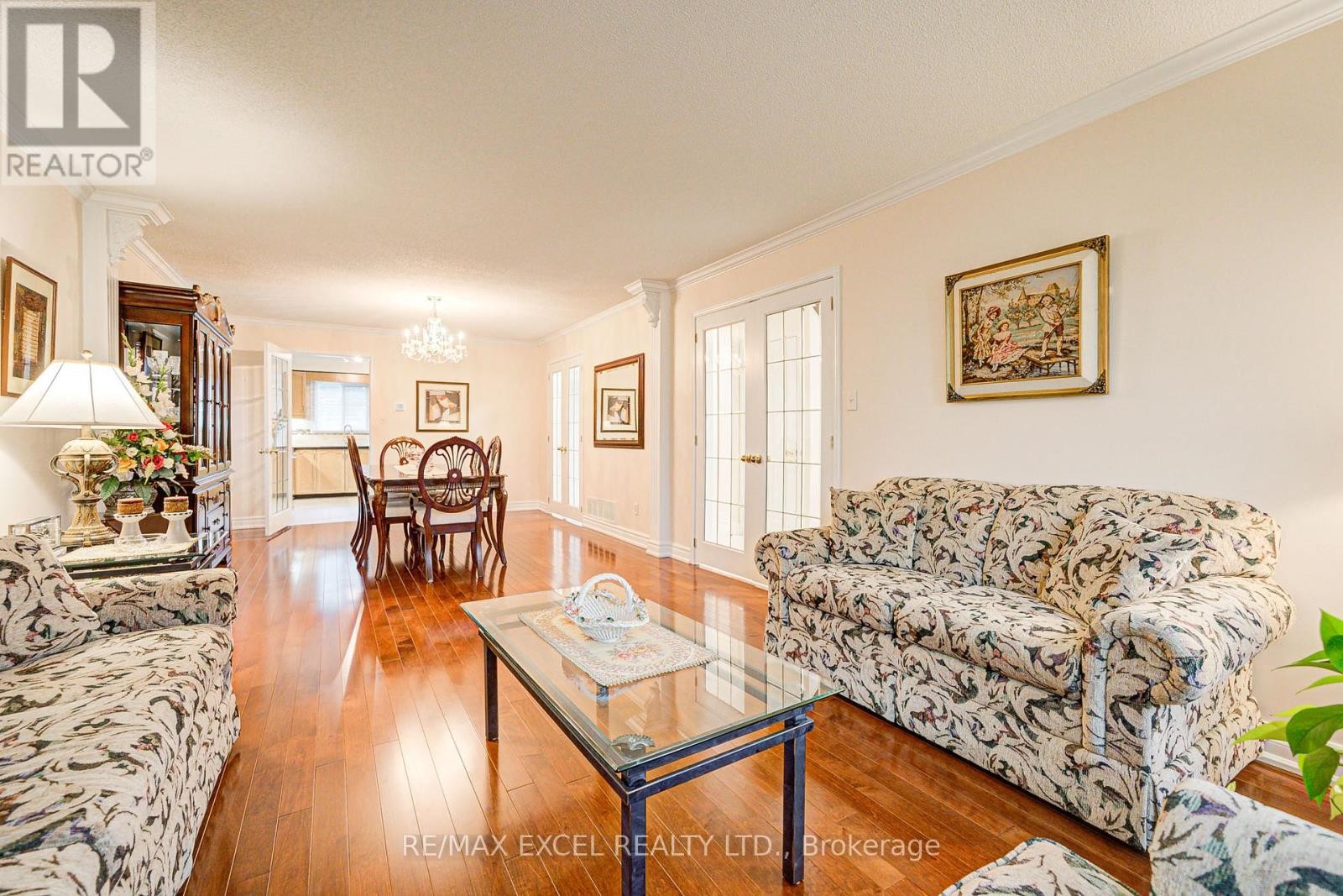 












18 TAMARA DRIVE

,
Richmond Hill (Devonsleigh),




Ontario
L4S1E7

