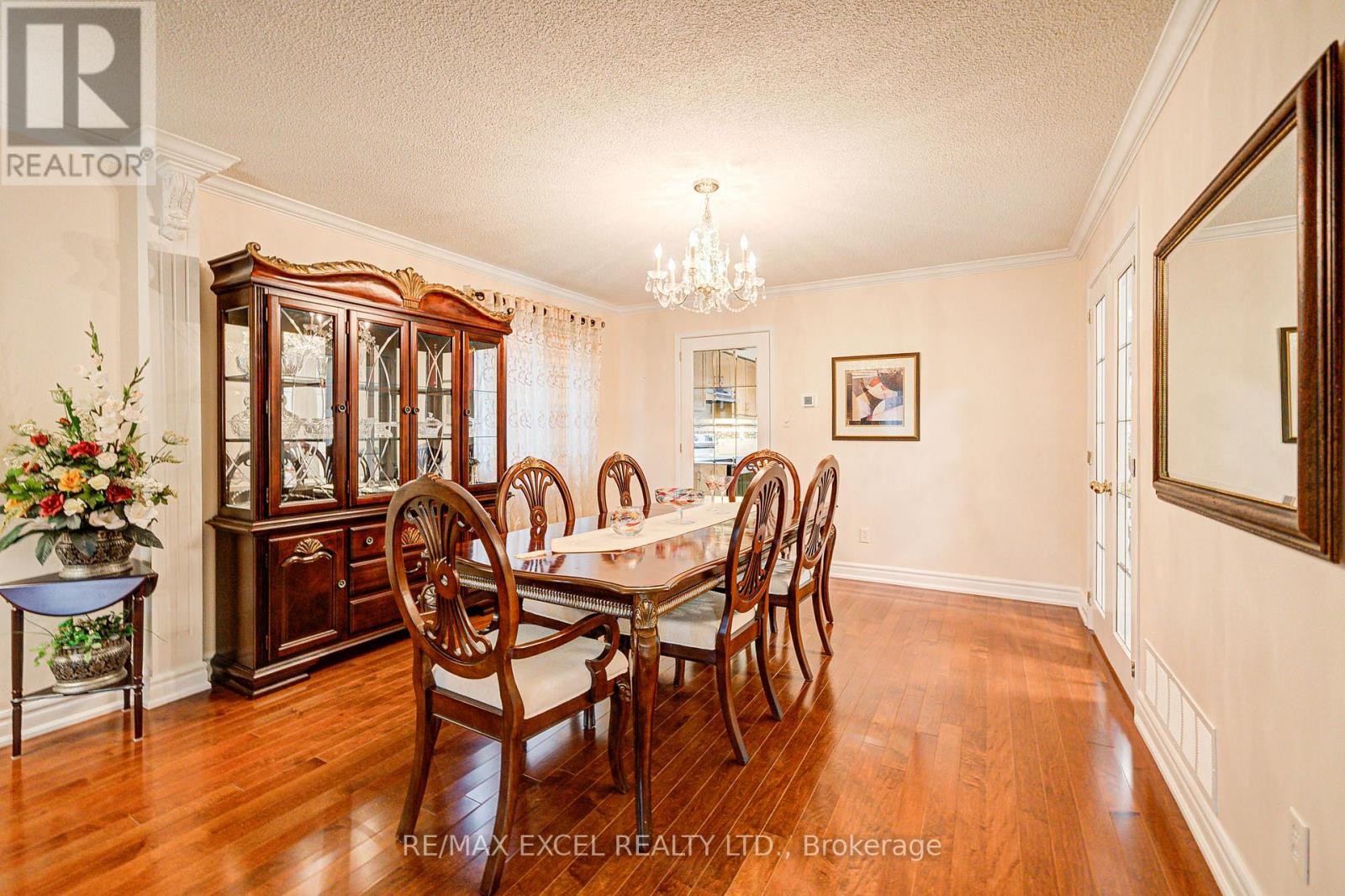 












18 TAMARA DRIVE

,
Richmond Hill (Devonsleigh),




Ontario
L4S1E7


