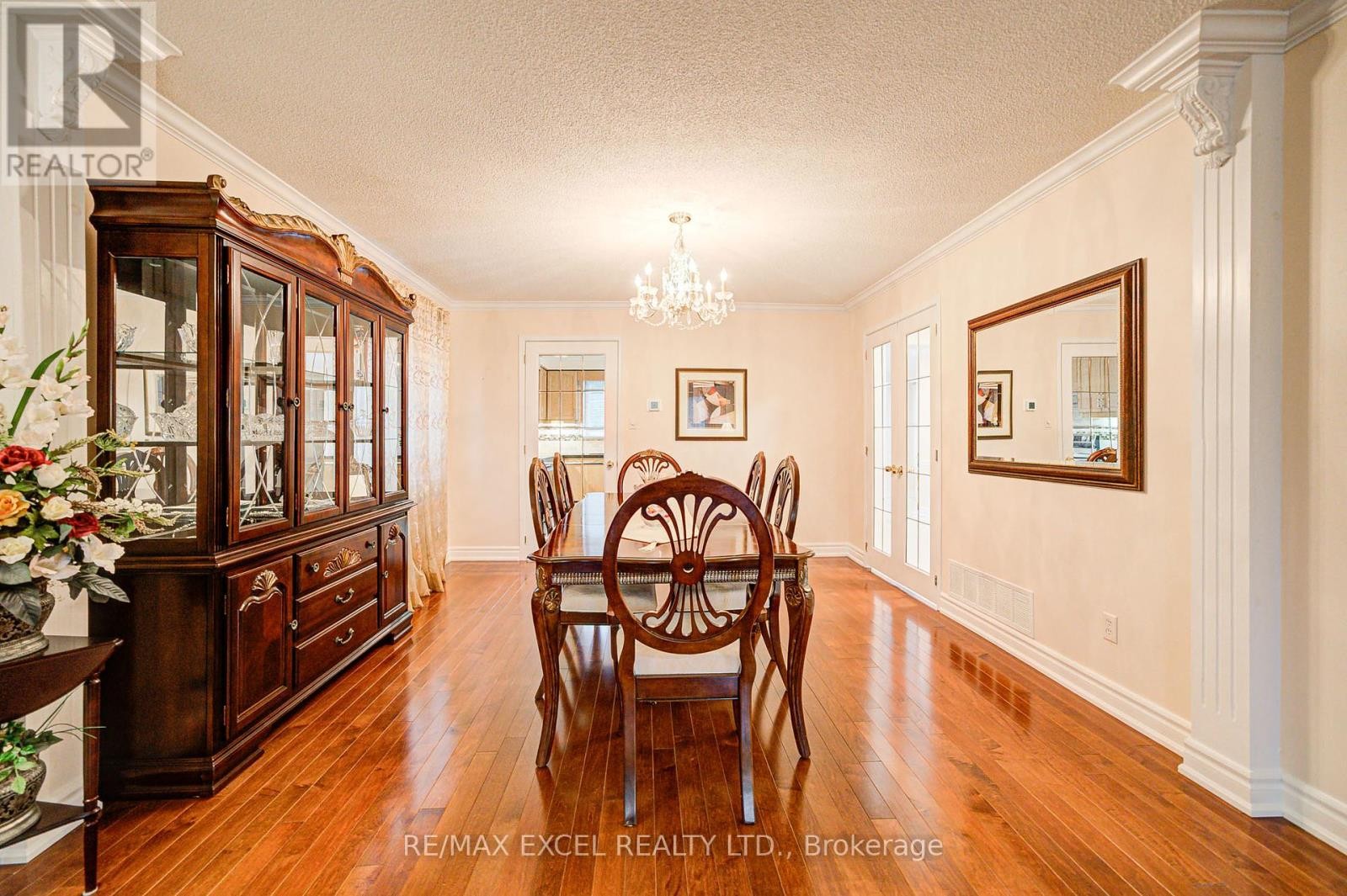 












18 TAMARA DRIVE

,
Richmond Hill (Devonsleigh),




Ontario
L4S1E7

