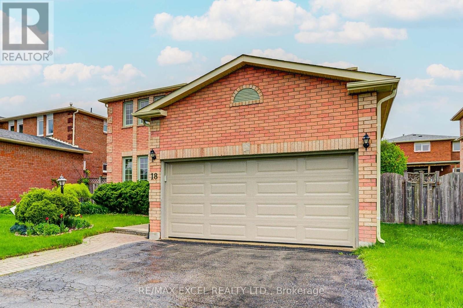 












18 TAMARA DRIVE

,
Richmond Hill (Devonsleigh),




Ontario
L4S1E7

