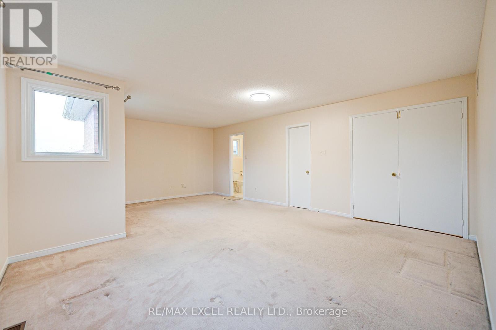 












18 TAMARA DRIVE

,
Richmond Hill (Devonsleigh),




Ontario
L4S1E7

