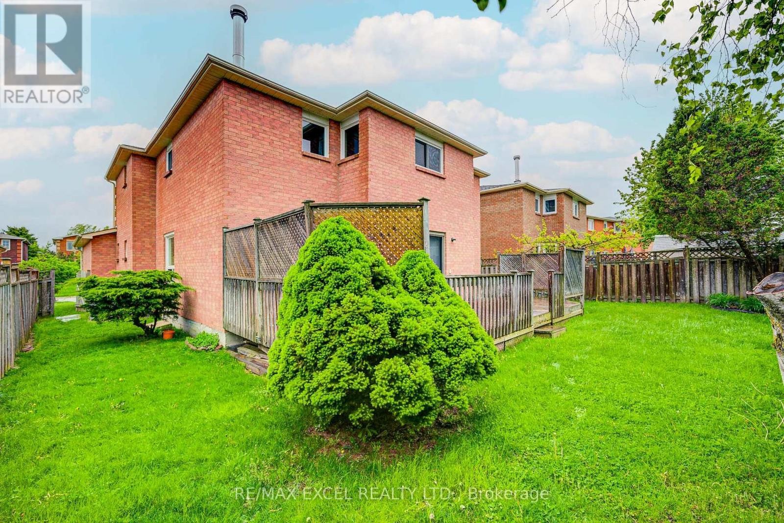 












18 TAMARA DRIVE

,
Richmond Hill (Devonsleigh),




Ontario
L4S1E7

