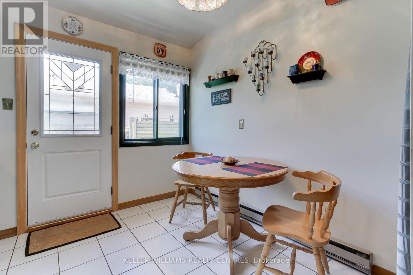 












871 ELGIN STREET

,
Newmarket (Huron Heights-Leslie Valley),




Ontario
L3Y3B9

