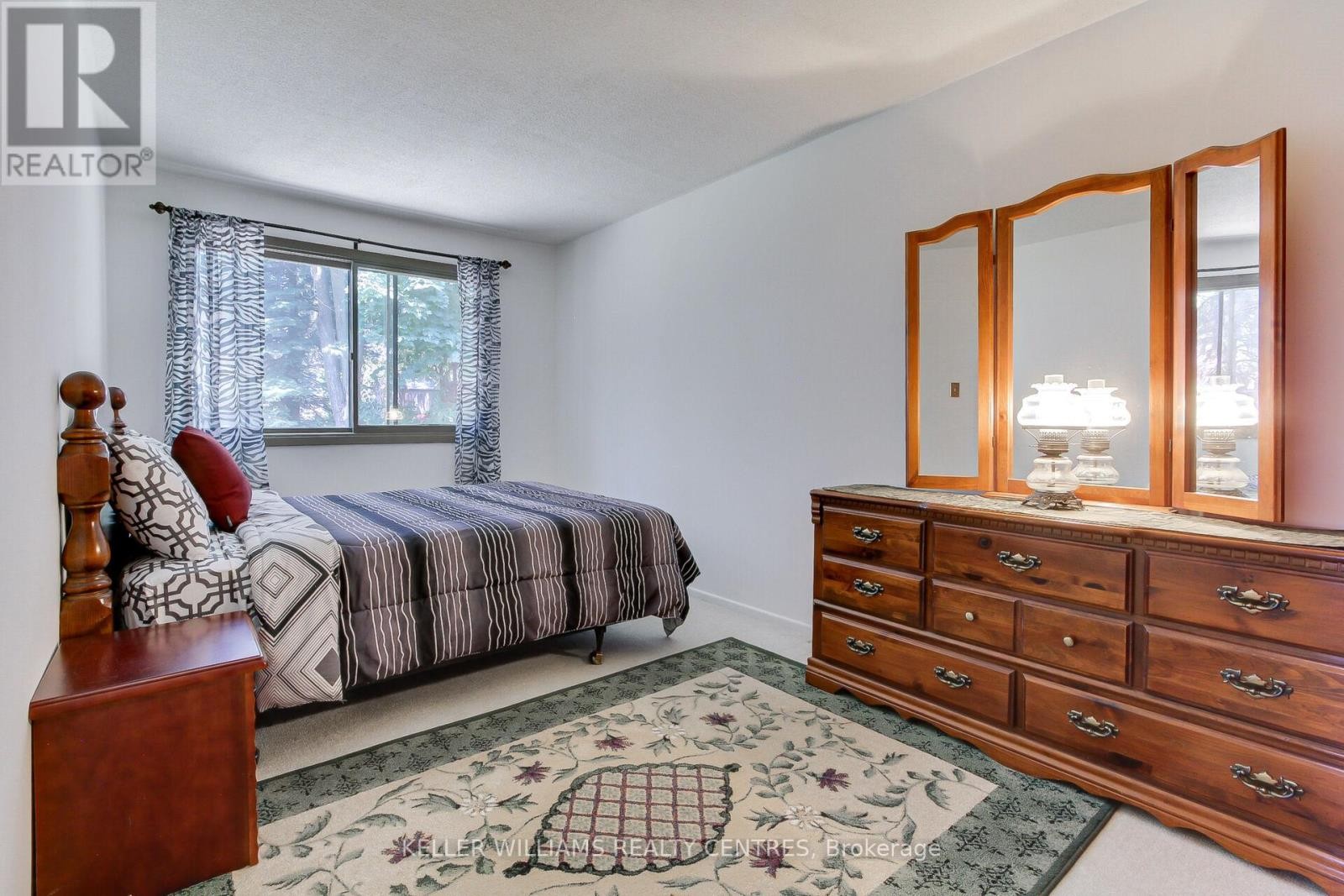 












871 ELGIN STREET

,
Newmarket (Huron Heights-Leslie Valley),




Ontario
L3Y3B9

