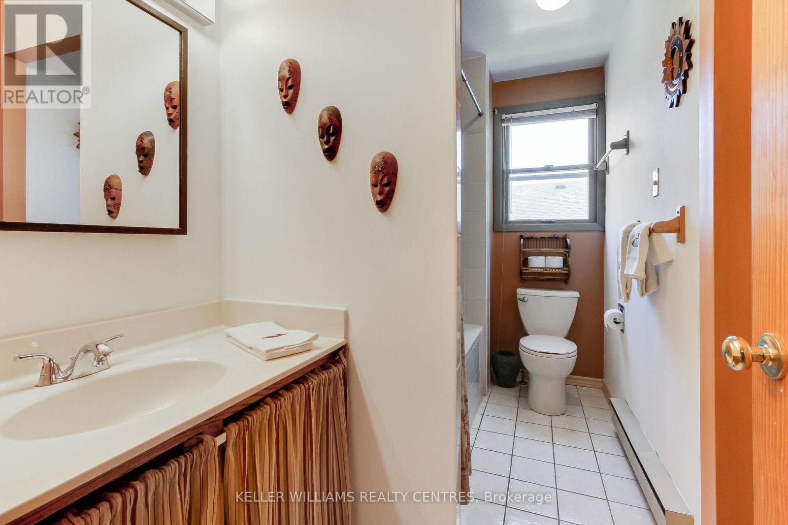 












871 ELGIN STREET

,
Newmarket (Huron Heights-Leslie Valley),




Ontario
L3Y3B9

