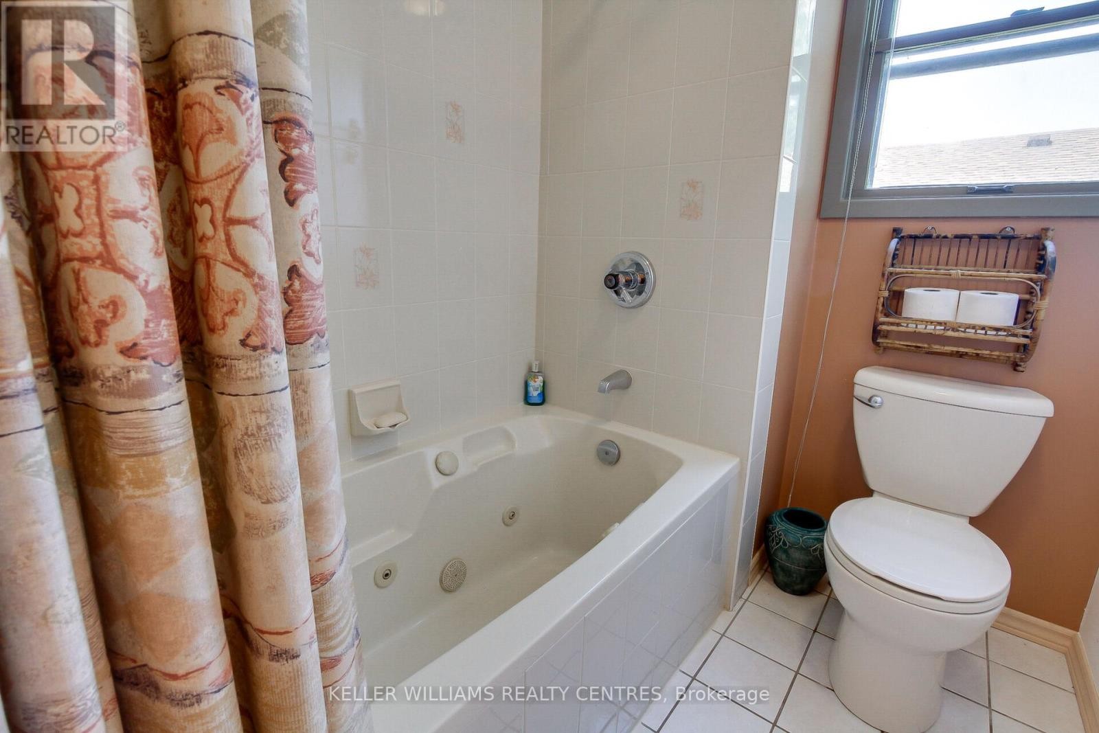 












871 ELGIN STREET

,
Newmarket (Huron Heights-Leslie Valley),




Ontario
L3Y3B9

