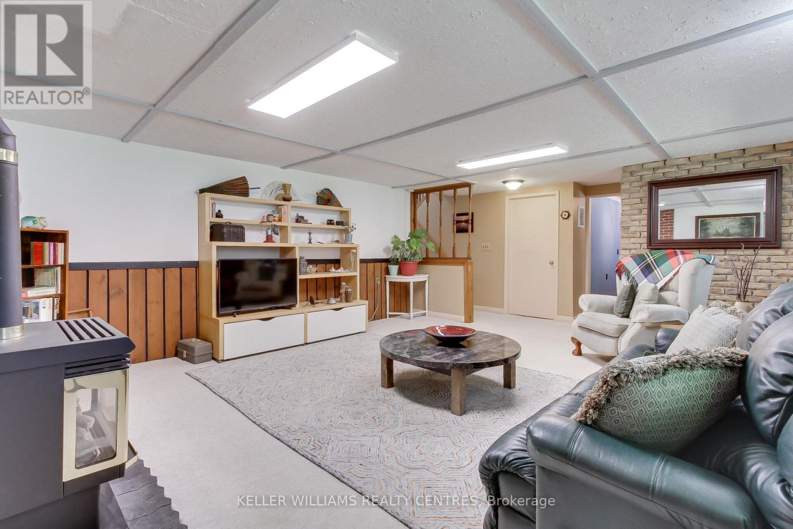 












871 ELGIN STREET

,
Newmarket (Huron Heights-Leslie Valley),




Ontario
L3Y3B9

