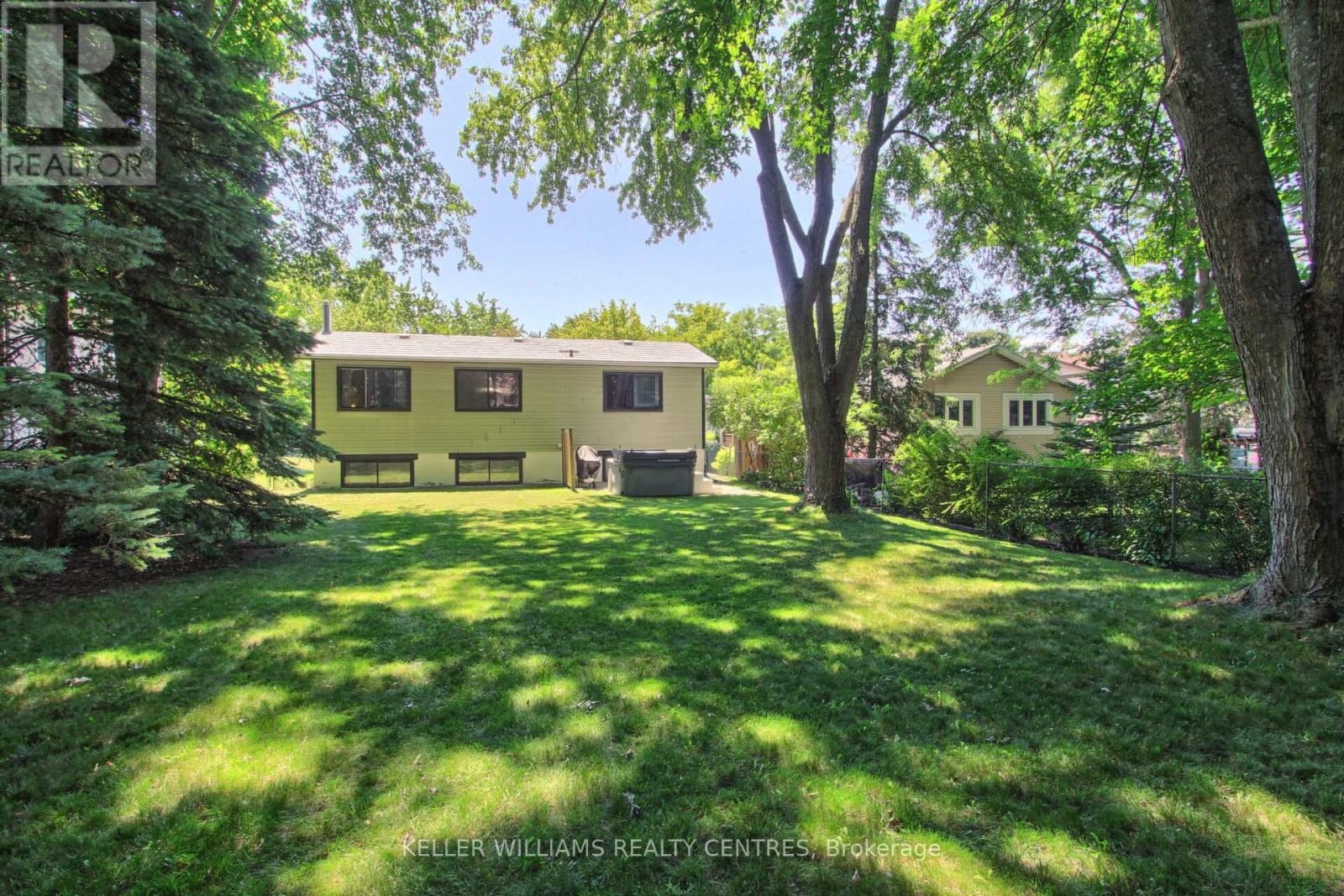 












871 ELGIN STREET

,
Newmarket (Huron Heights-Leslie Valley),




Ontario
L3Y3B9

