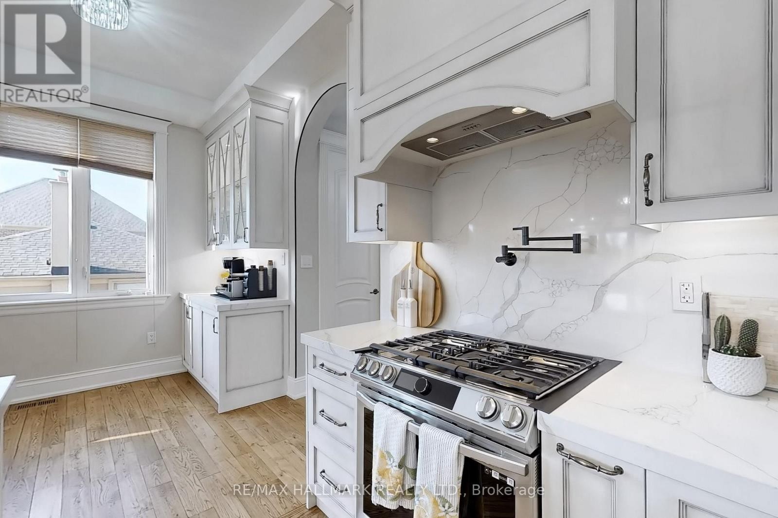












83 HAMBLY AVENUE

,
King (King City),




Ontario
L7B1J1

