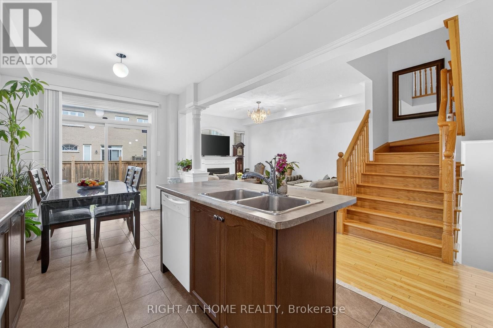 












147 BETONY DRIVE

,
Richmond Hill (Oak Ridges),




Ontario
L4E0P3

