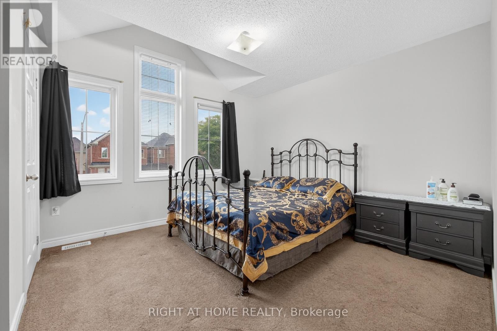 












147 BETONY DRIVE

,
Richmond Hill (Oak Ridges),




Ontario
L4E0P3

