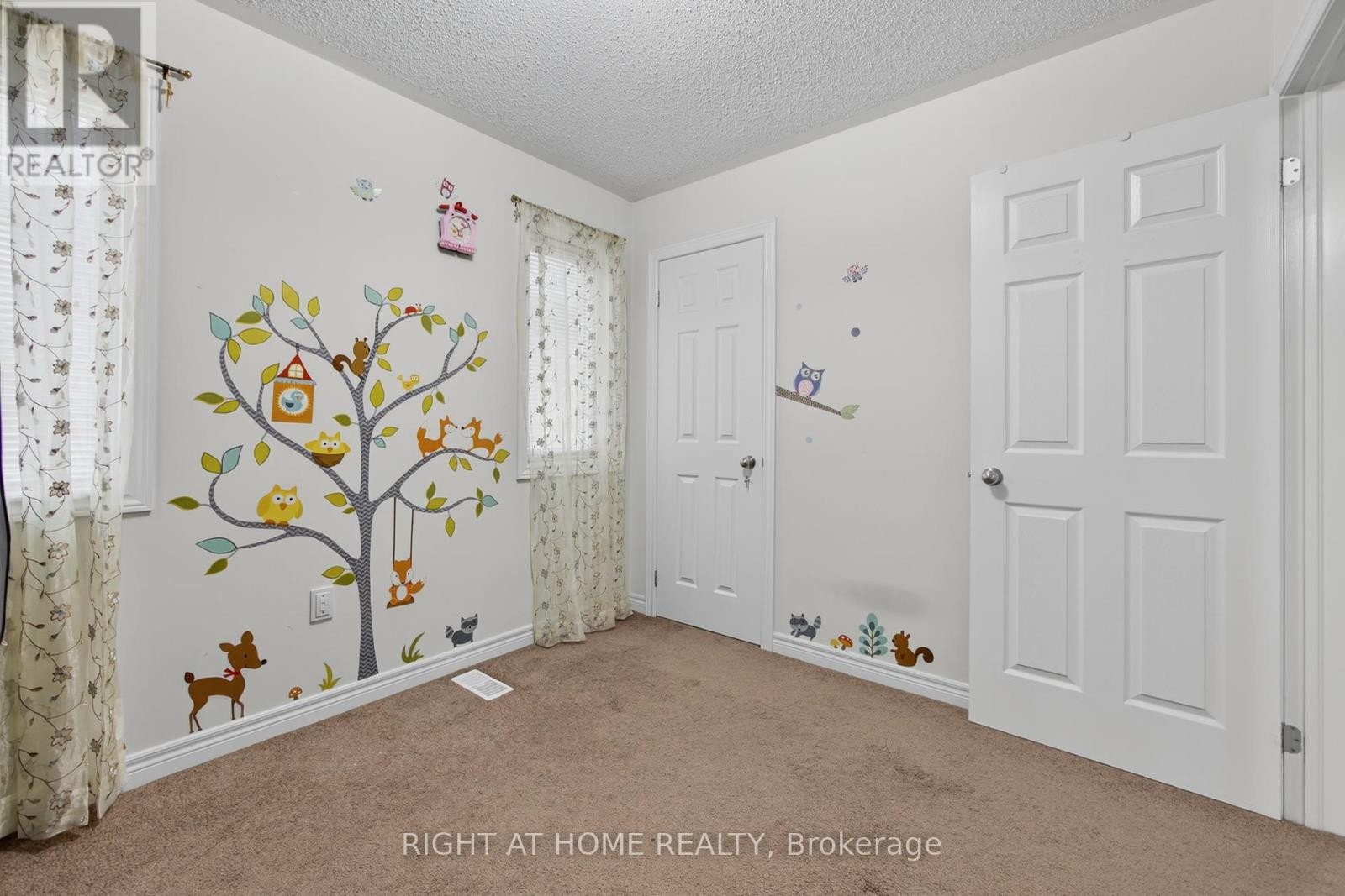 












147 BETONY DRIVE

,
Richmond Hill (Oak Ridges),




Ontario
L4E0P3

