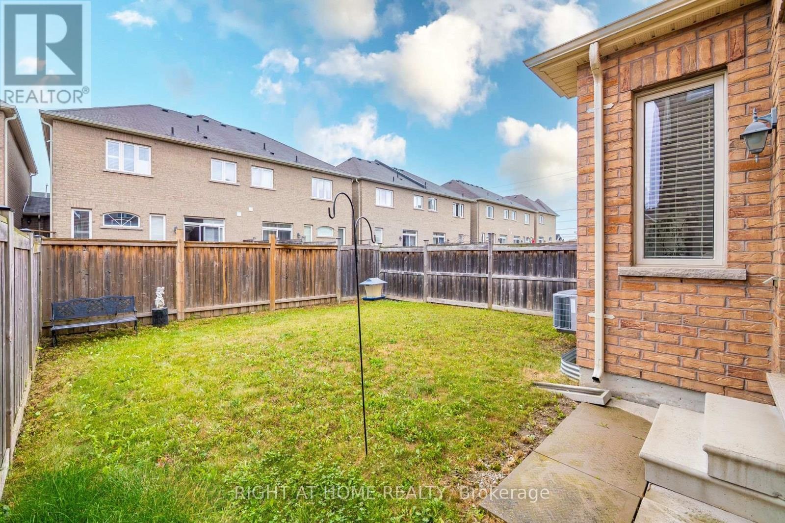 












147 BETONY DRIVE

,
Richmond Hill (Oak Ridges),




Ontario
L4E0P3

