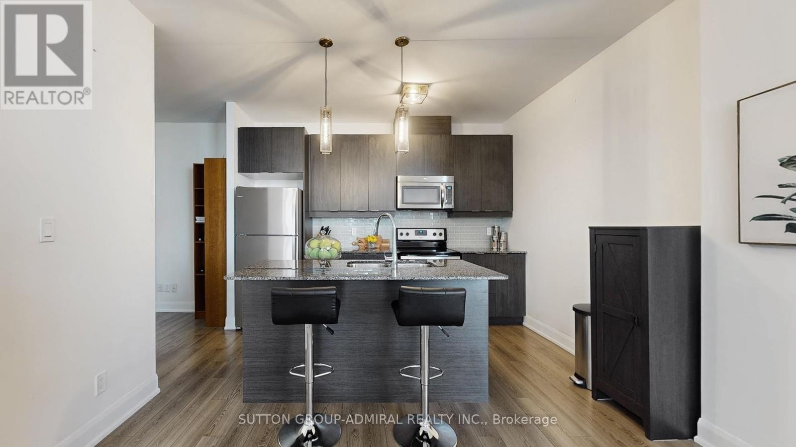 












513 - 2910 HIGHWAY 7

,
Vaughan (Concord),




Ontario
L4K0H8


