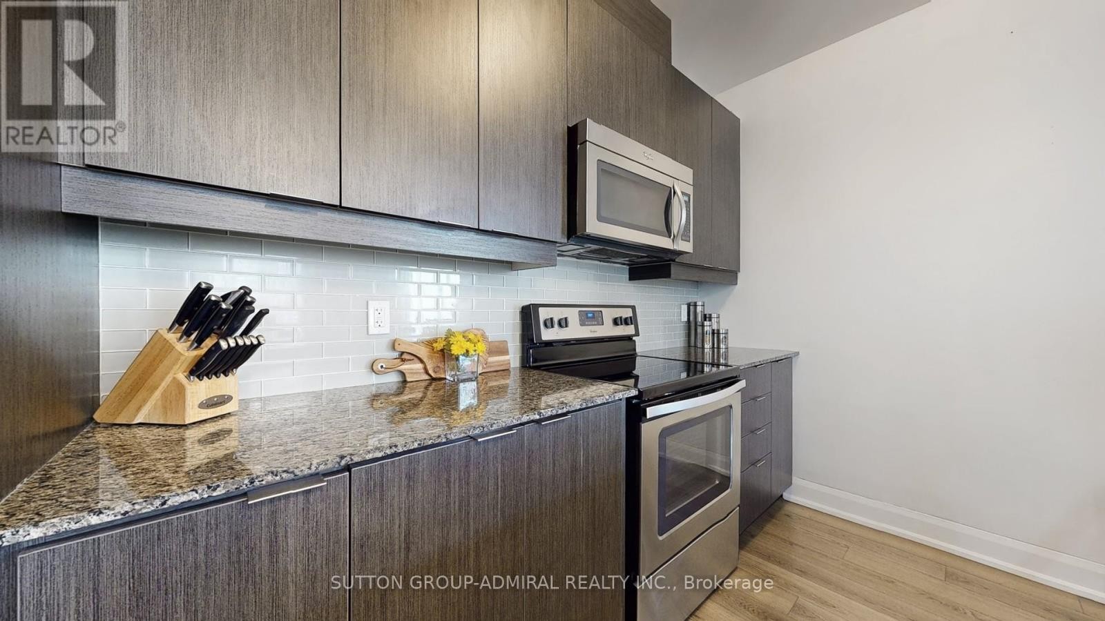 












513 - 2910 HIGHWAY 7

,
Vaughan (Concord),




Ontario
L4K0H8

