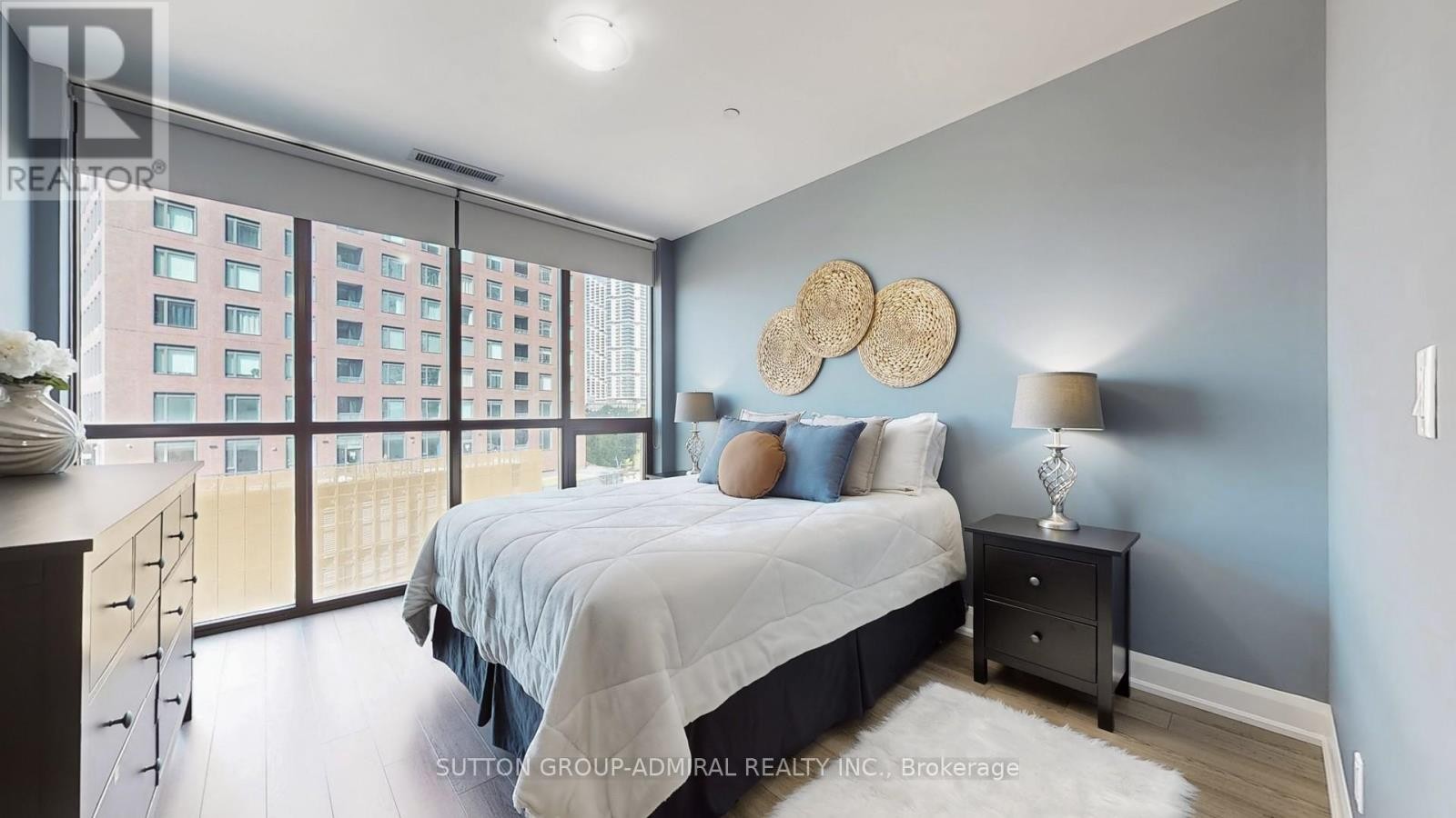 












513 - 2910 HIGHWAY 7

,
Vaughan (Concord),




Ontario
L4K0H8

