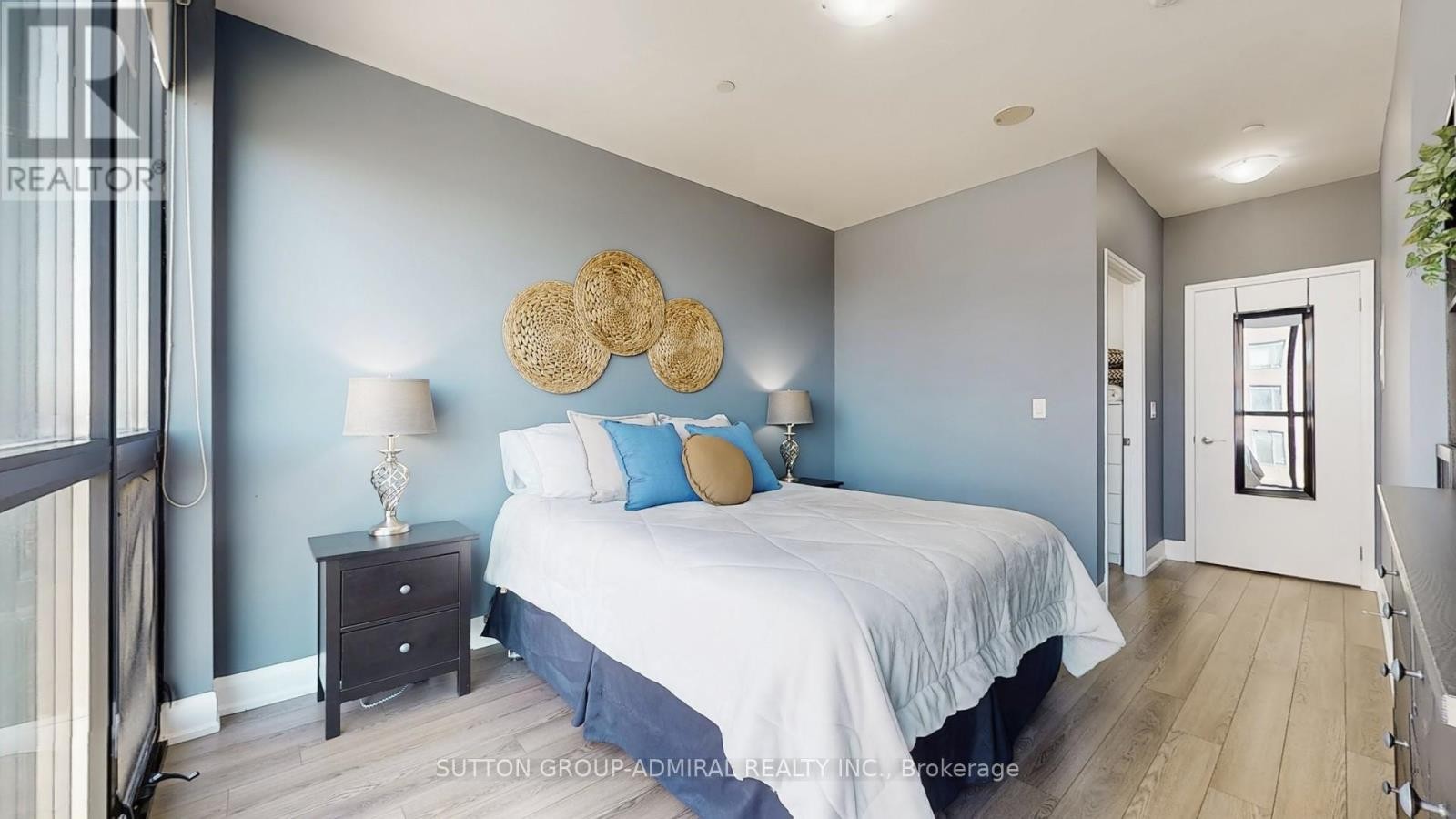 












513 - 2910 HIGHWAY 7

,
Vaughan (Concord),




Ontario
L4K0H8

