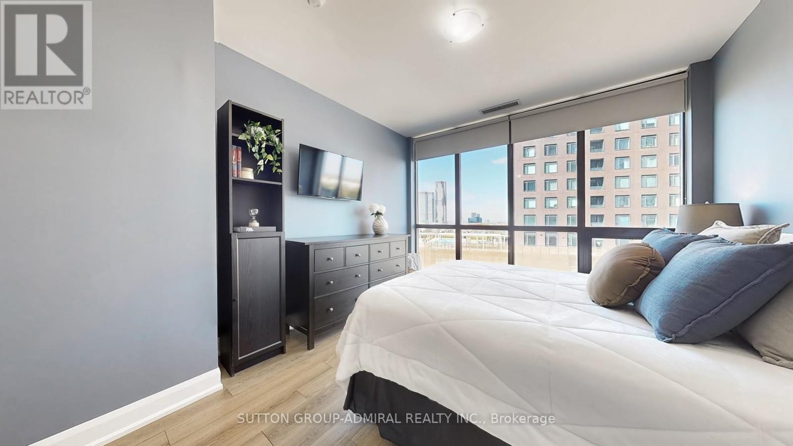 












513 - 2910 HIGHWAY 7

,
Vaughan (Concord),




Ontario
L4K0H8


