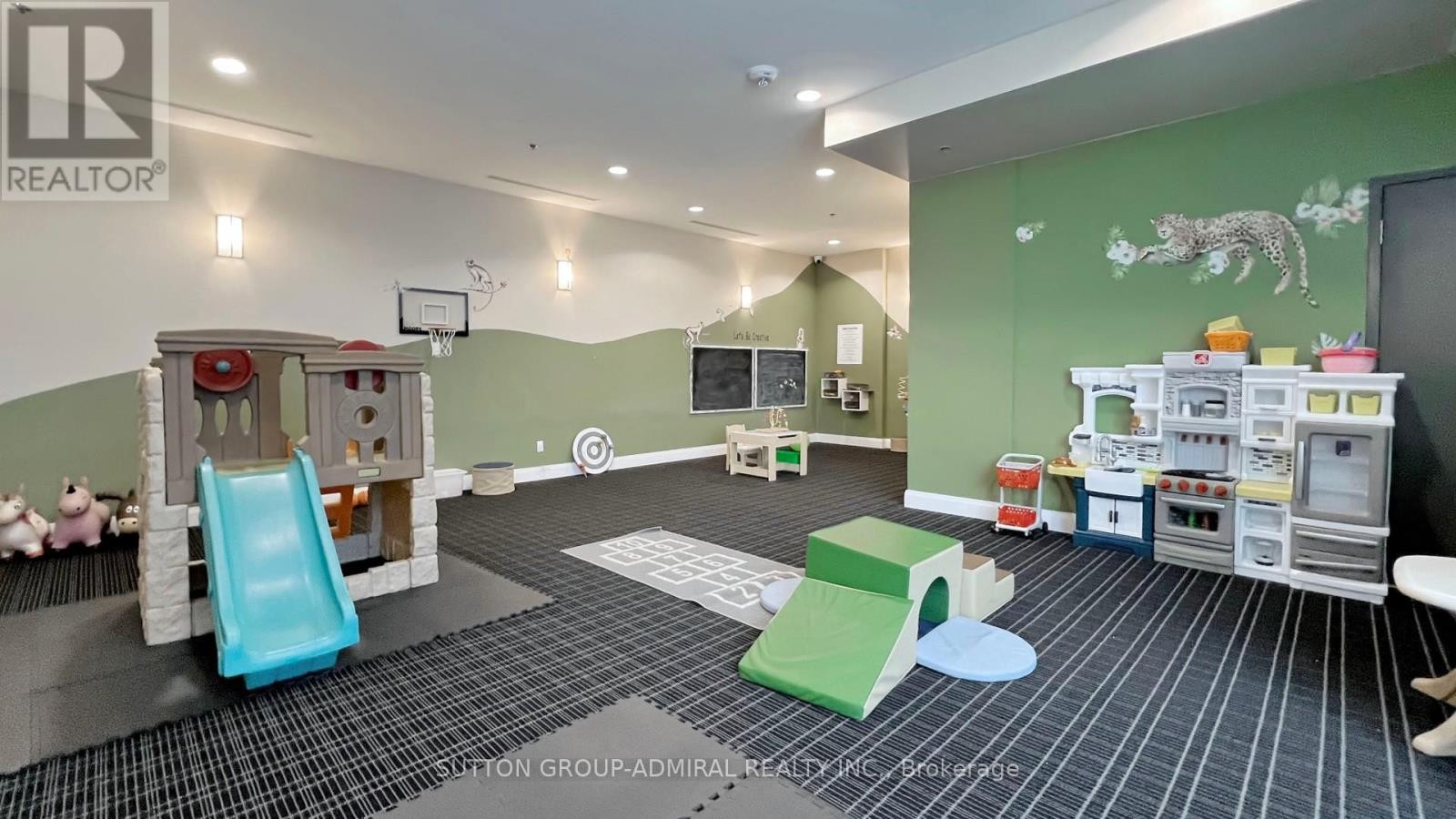 












513 - 2910 HIGHWAY 7

,
Vaughan (Concord),




Ontario
L4K0H8

