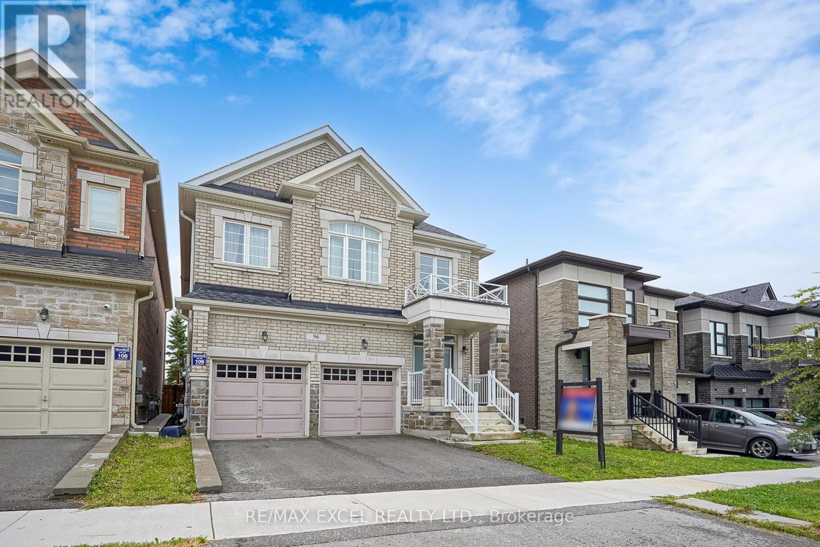












96 BOUNDARY BOULEVARD

,
Whitchurch-Stouffville (Stouffville),




Ontario
L4A4W2

