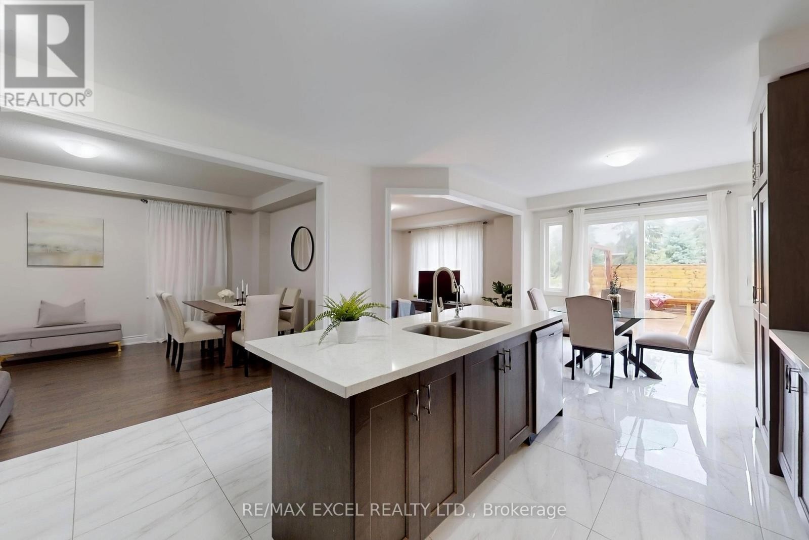












96 BOUNDARY BOULEVARD

,
Whitchurch-Stouffville (Stouffville),




Ontario
L4A4W2

