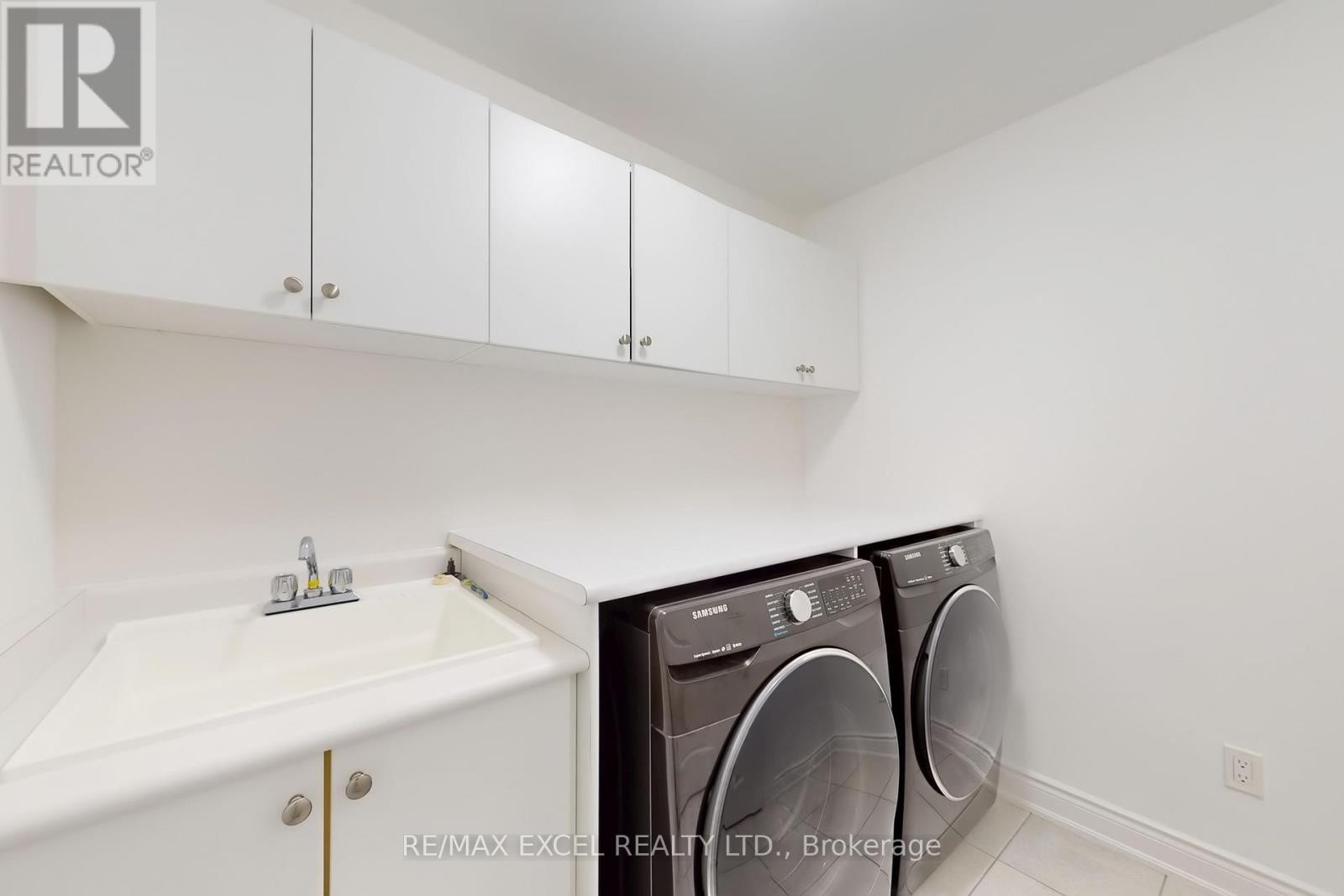 












96 BOUNDARY BOULEVARD

,
Whitchurch-Stouffville (Stouffville),




Ontario
L4A4W2

