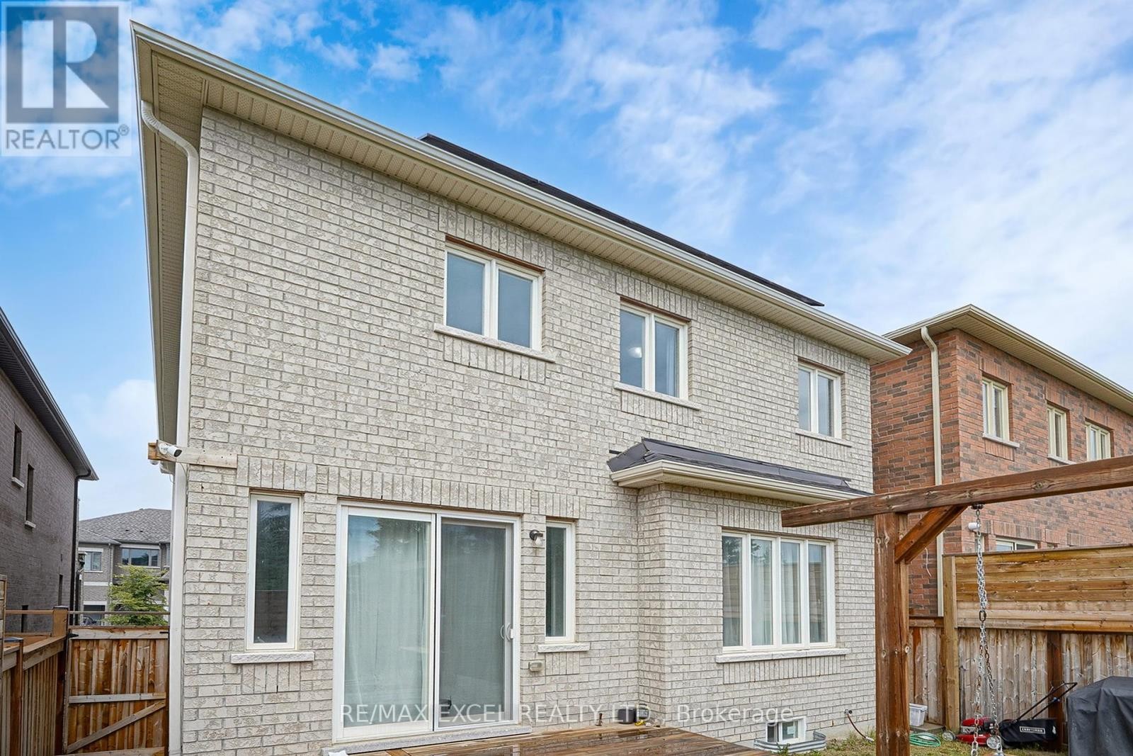 












96 BOUNDARY BOULEVARD

,
Whitchurch-Stouffville (Stouffville),




Ontario
L4A4W2


