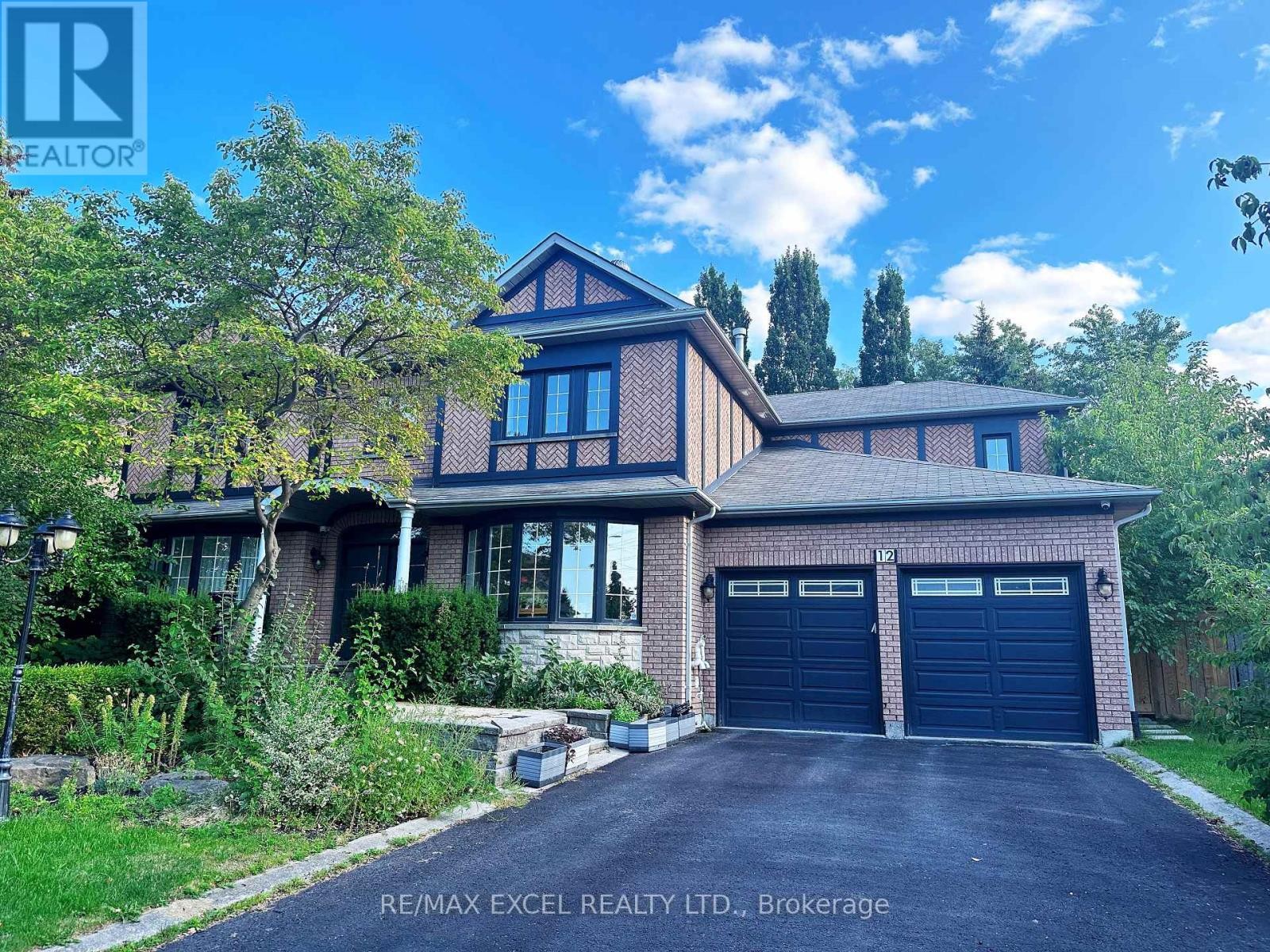 












12 MOSES CRESCENT

,
Markham (Cachet),




Ontario
L6C1S5

