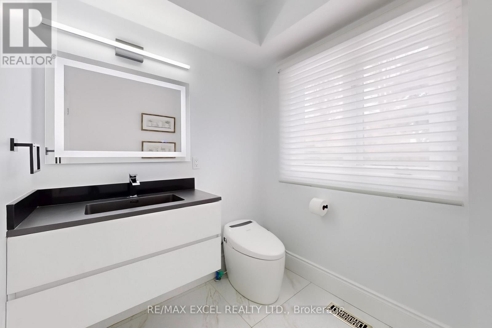 












12 MOSES CRESCENT

,
Markham (Cachet),




Ontario
L6C1S5

