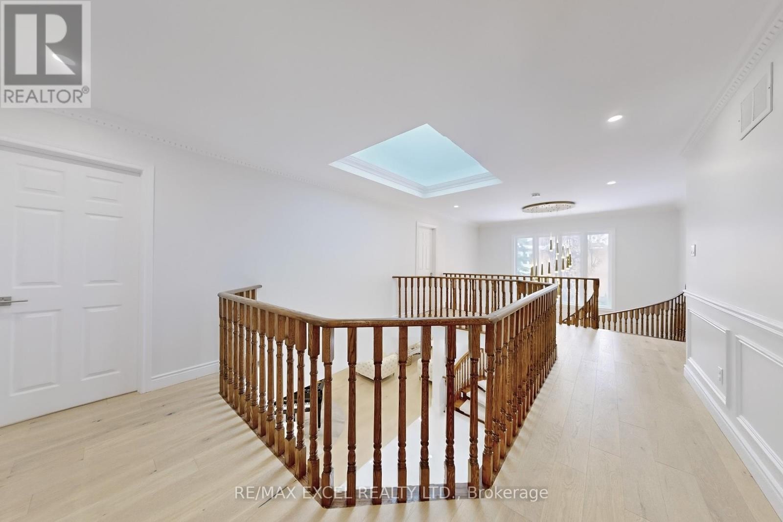












12 MOSES CRESCENT

,
Markham (Cachet),




Ontario
L6C1S5

