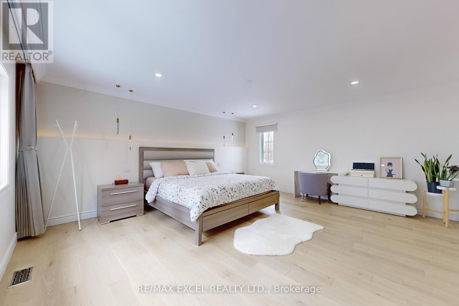 












12 MOSES CRESCENT

,
Markham (Cachet),




Ontario
L6C1S5


