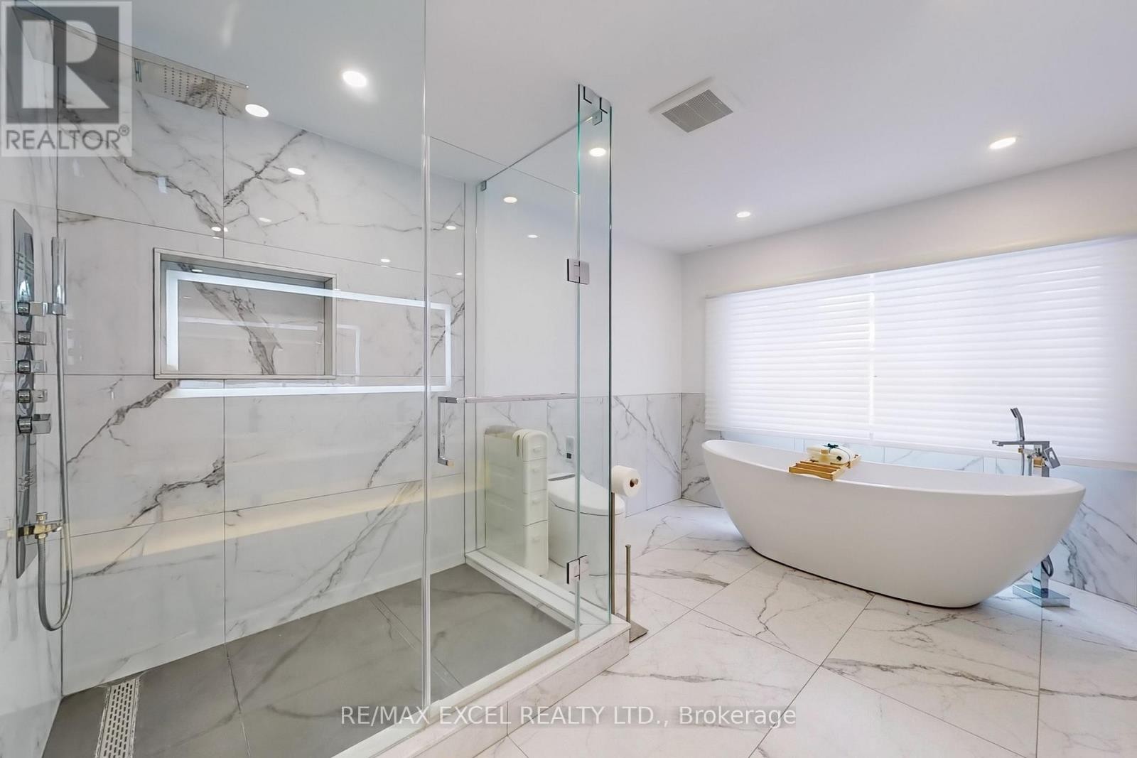 












12 MOSES CRESCENT

,
Markham (Cachet),




Ontario
L6C1S5

