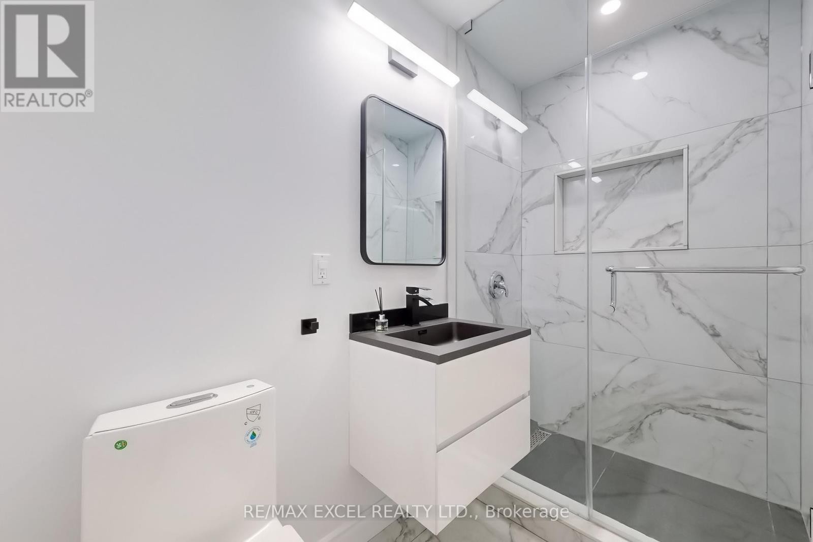 












12 MOSES CRESCENT

,
Markham (Cachet),




Ontario
L6C1S5

