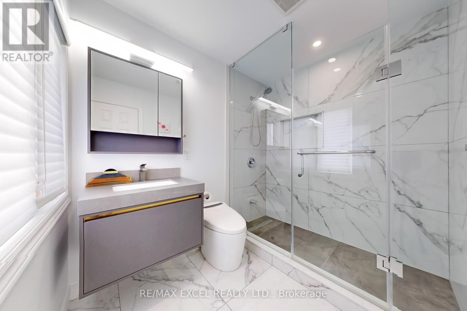 












12 MOSES CRESCENT

,
Markham (Cachet),




Ontario
L6C1S5

