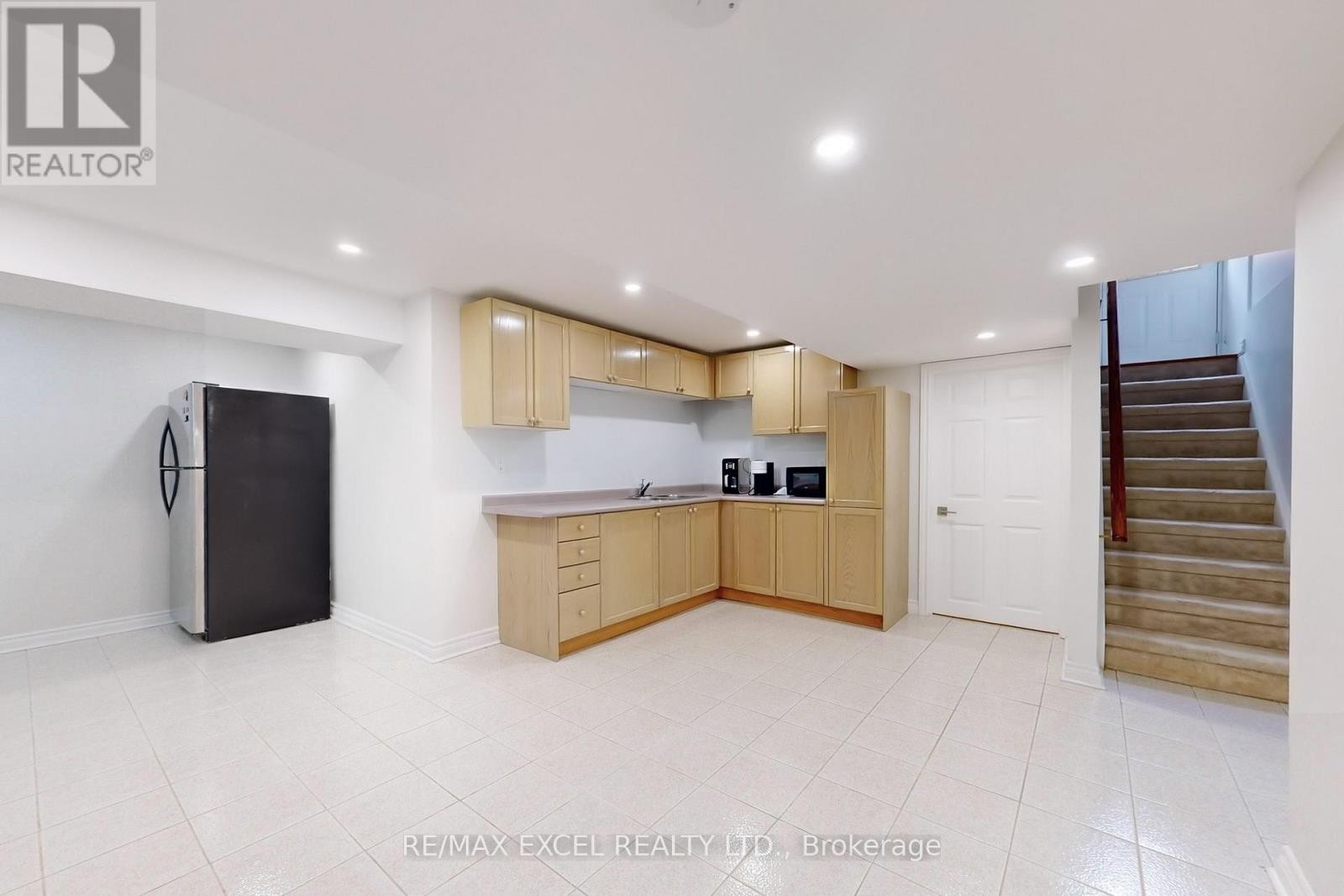 












12 MOSES CRESCENT

,
Markham (Cachet),




Ontario
L6C1S5

