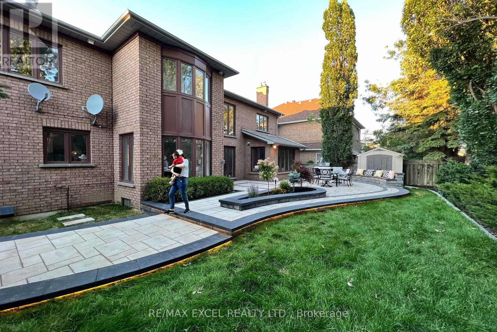 












12 MOSES CRESCENT

,
Markham (Cachet),




Ontario
L6C1S5

