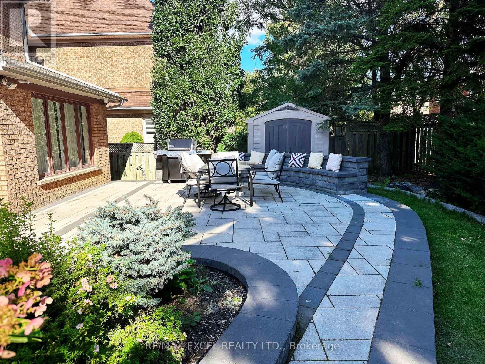 












12 MOSES CRESCENT

,
Markham (Cachet),




Ontario
L6C1S5


