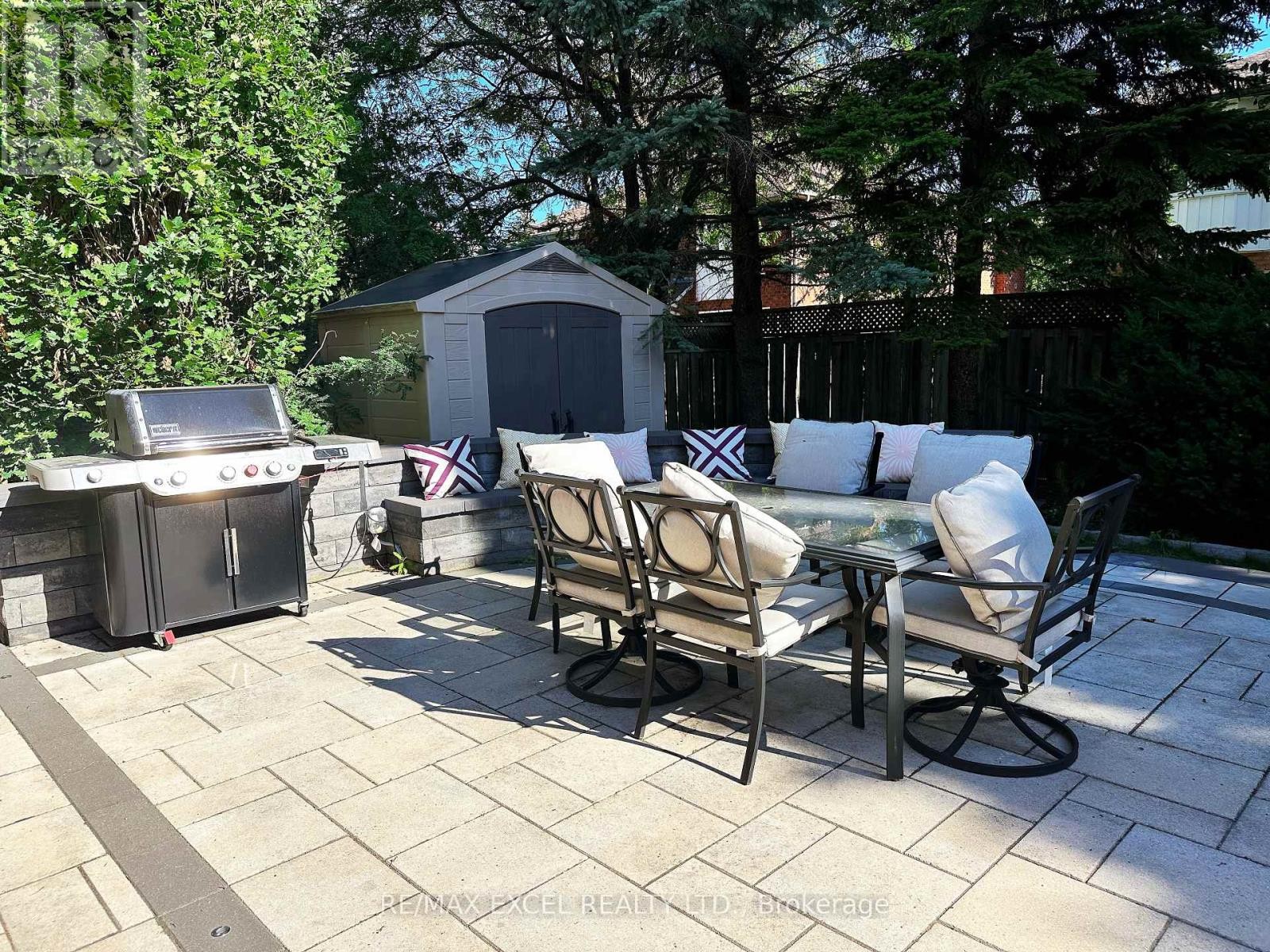 












12 MOSES CRESCENT

,
Markham (Cachet),




Ontario
L6C1S5

