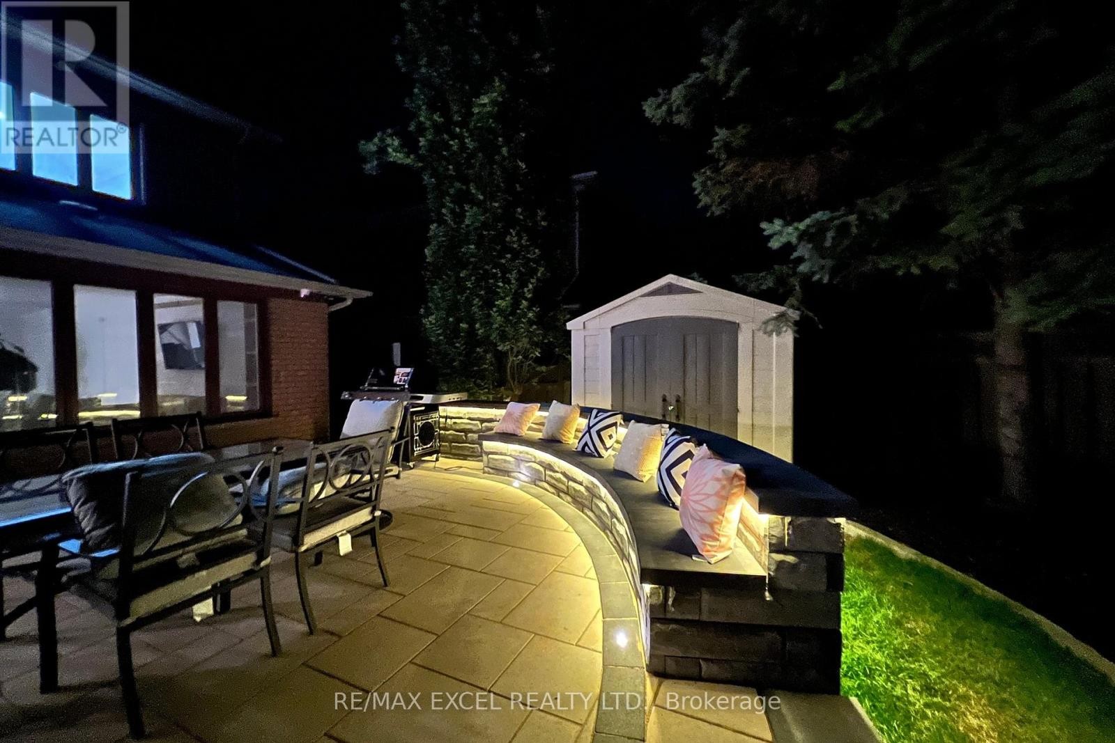 












12 MOSES CRESCENT

,
Markham (Cachet),




Ontario
L6C1S5

