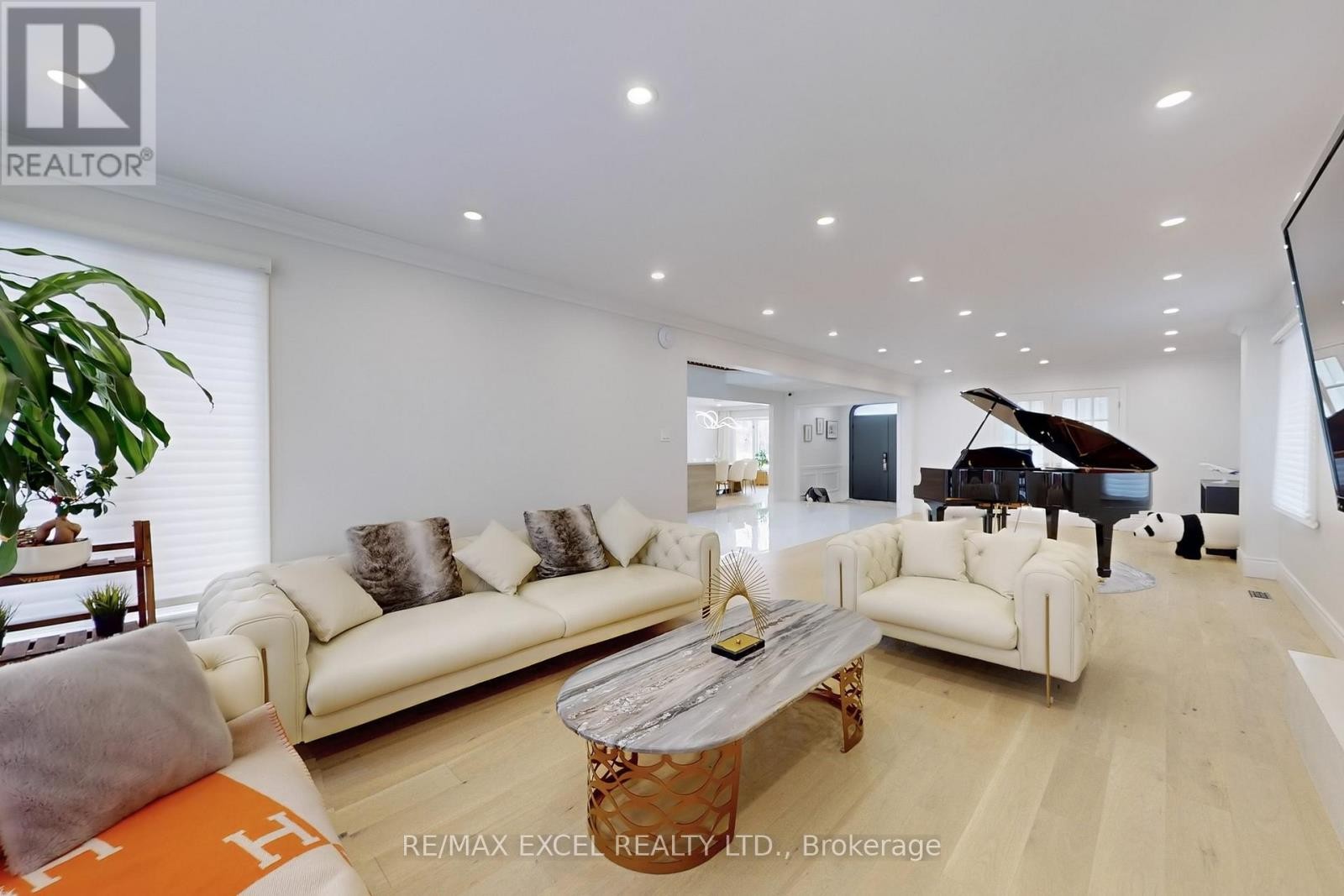 












12 MOSES CRESCENT

,
Markham (Cachet),




Ontario
L6C1S5

