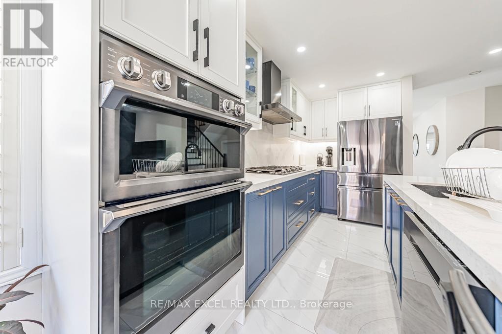 












271 RICHARD UNDERHILL AVENUE

,
Whitchurch-Stouffville (Stouffville),




Ontario
L4A0Y8

