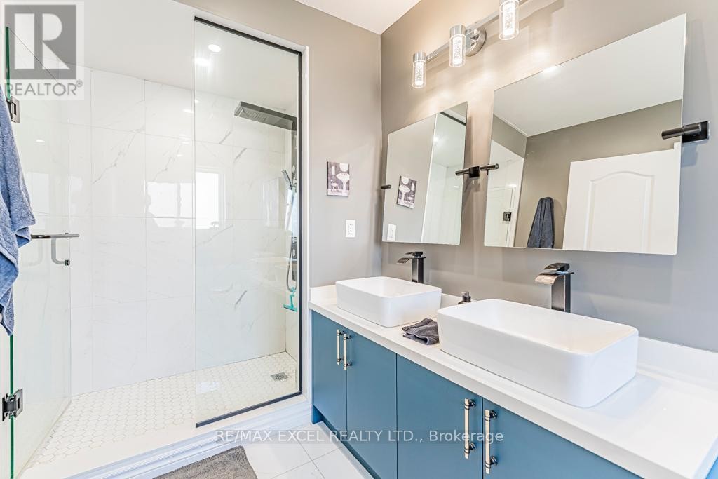 












271 RICHARD UNDERHILL AVENUE

,
Whitchurch-Stouffville (Stouffville),




Ontario
L4A0Y8

