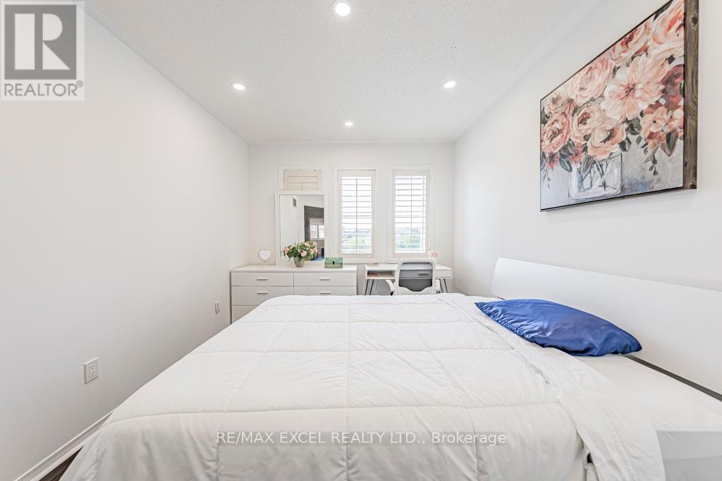 












271 RICHARD UNDERHILL AVENUE

,
Whitchurch-Stouffville (Stouffville),




Ontario
L4A0Y8

