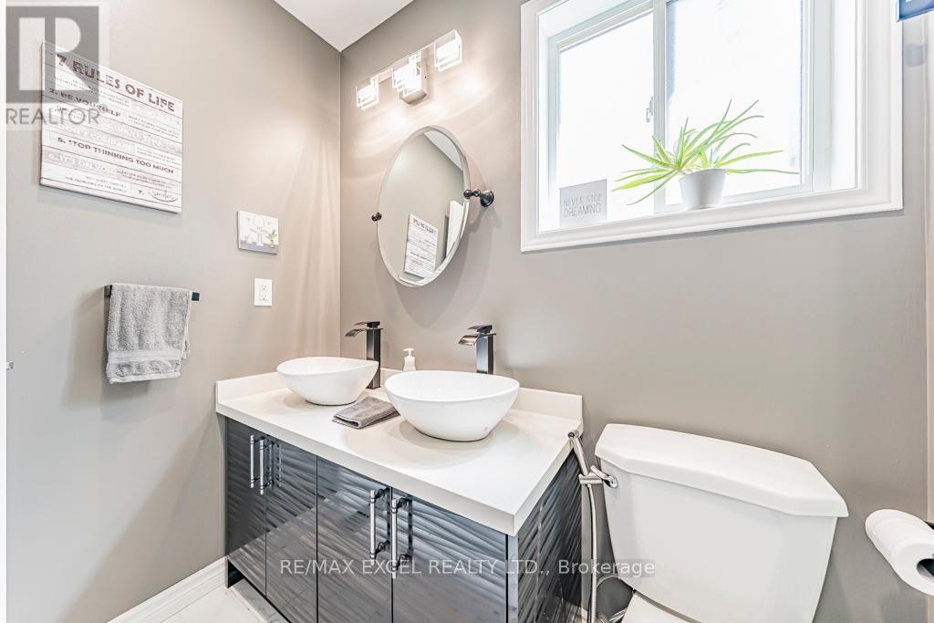 












271 RICHARD UNDERHILL AVENUE

,
Whitchurch-Stouffville (Stouffville),




Ontario
L4A0Y8

